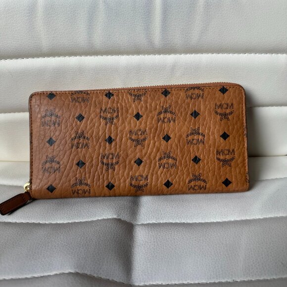 MCM Wallet - Picture 1 of 3